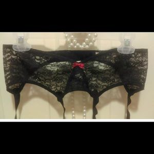 Vintage 80's Black Lace Garder / L 38"